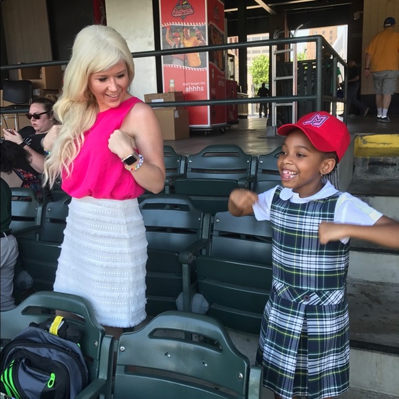 Meet your Posher, Corey Beth - Picture 6 of 8